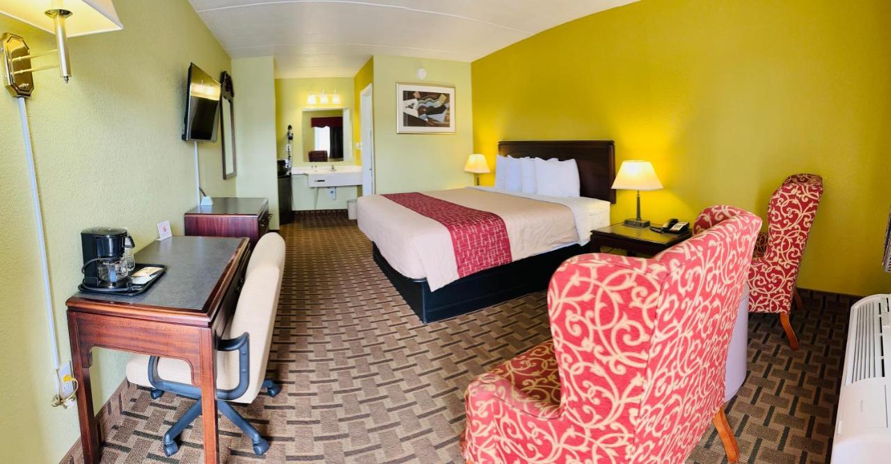 American Inn Princeton Экстерьер фото
