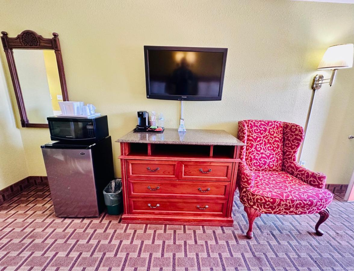 American Inn Princeton Экстерьер фото