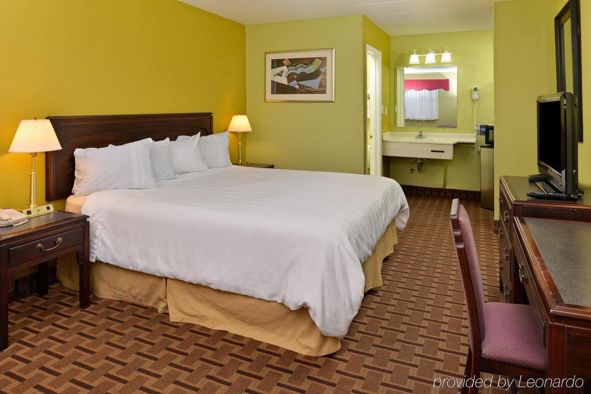 American Inn Princeton Экстерьер фото